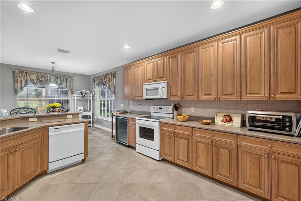 CROWN COLONY - Residential