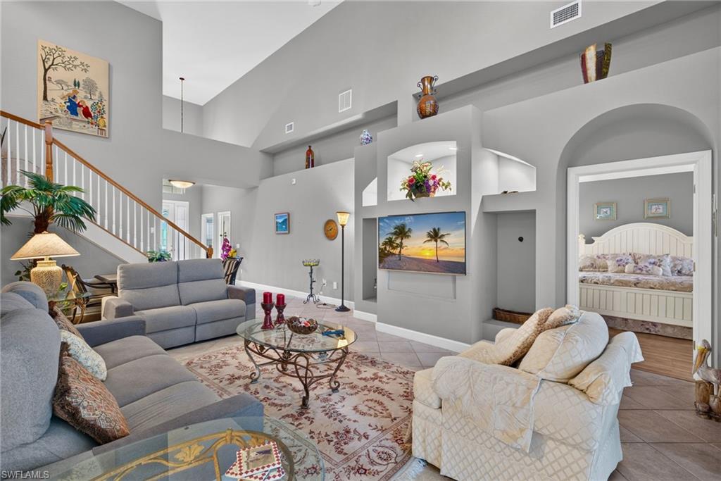 CROWN COLONY - Residential