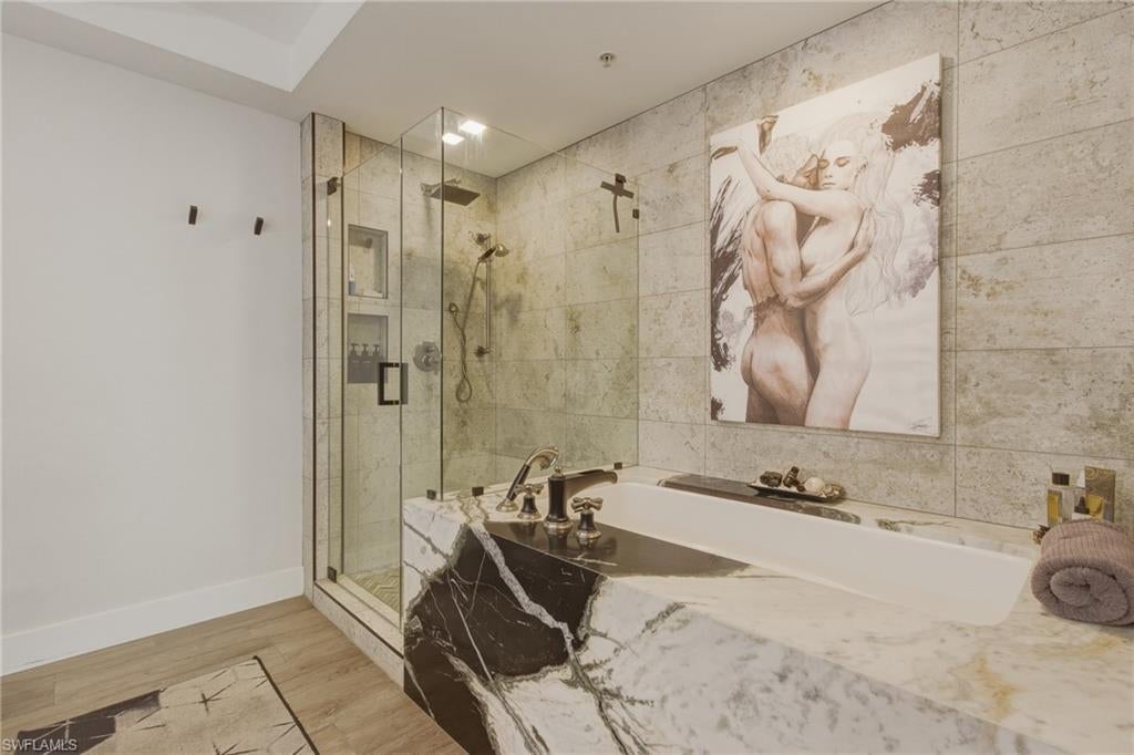 RIVIERA - Residential Lease