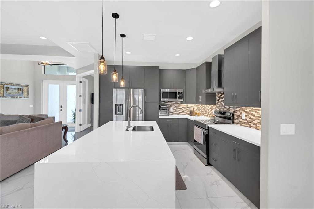 CAPE CORAL - Residential