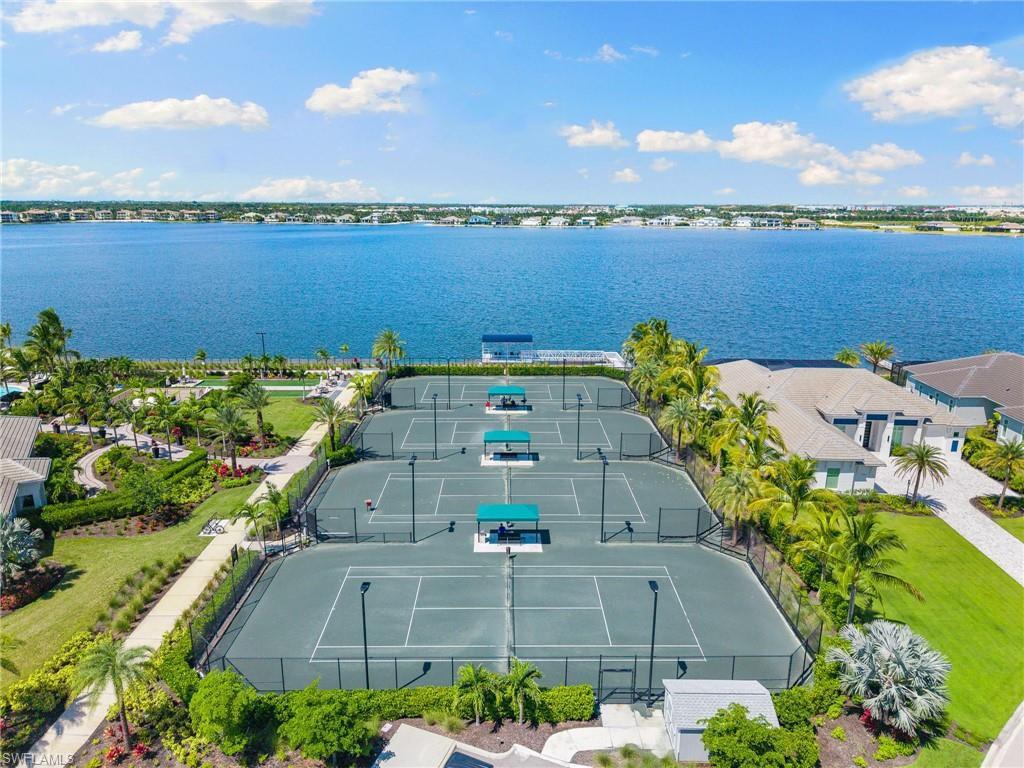 ESPLANADE LAKE CLUB - Residential
