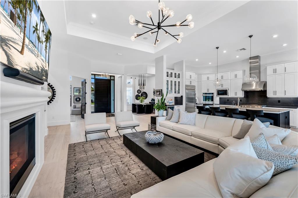 ESPLANADE LAKE CLUB - Residential