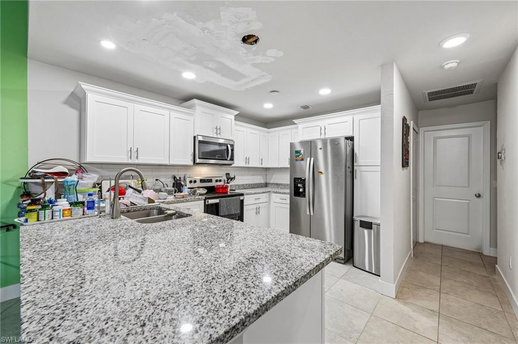 ROYAL WOODS - Residential