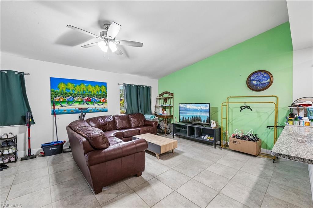 ROYAL WOODS - Residential