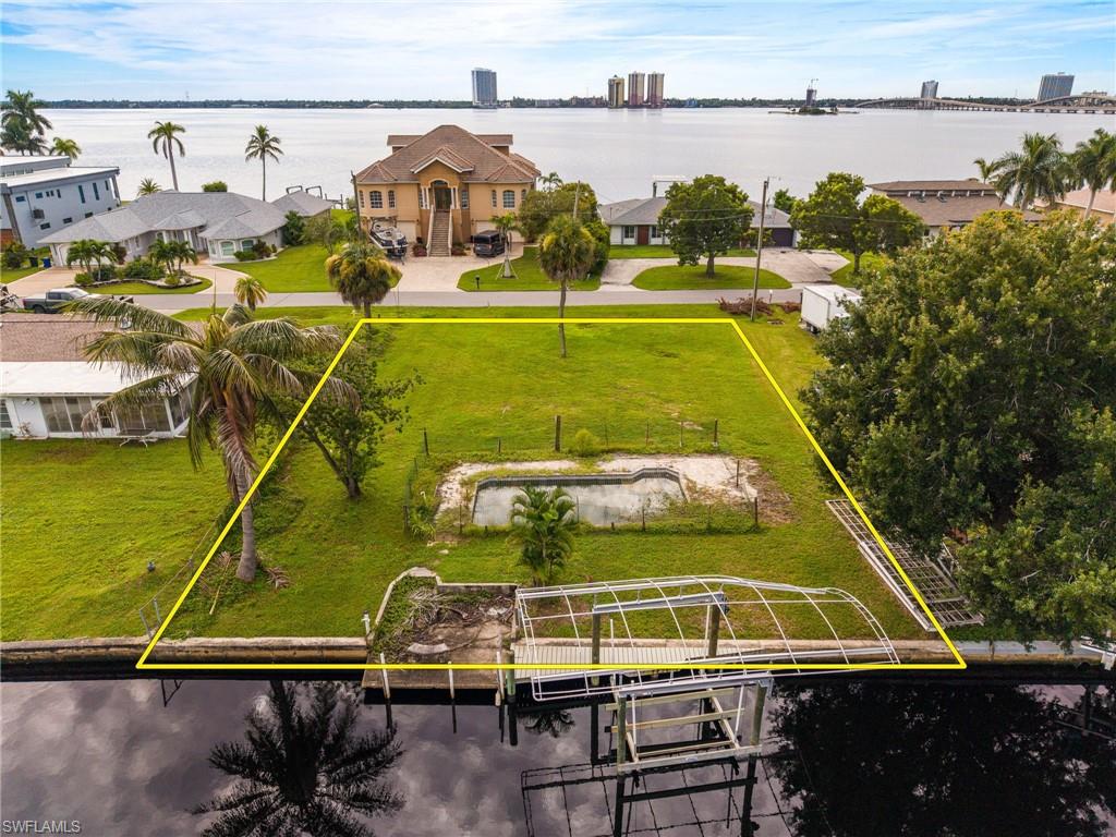 NORTH FORT MYERS - Land