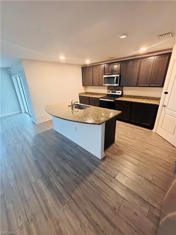 MIRROR LAKES - Residential