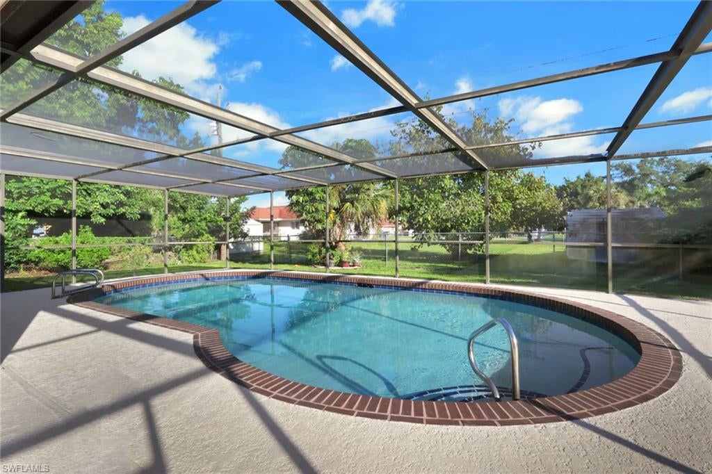FORT MYERS SHORES - Residential