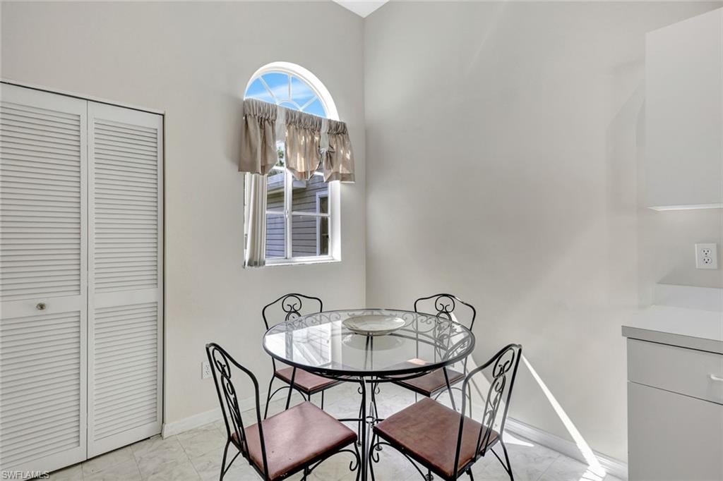 LAKESIDE CARRIAGE HOMES - Residential