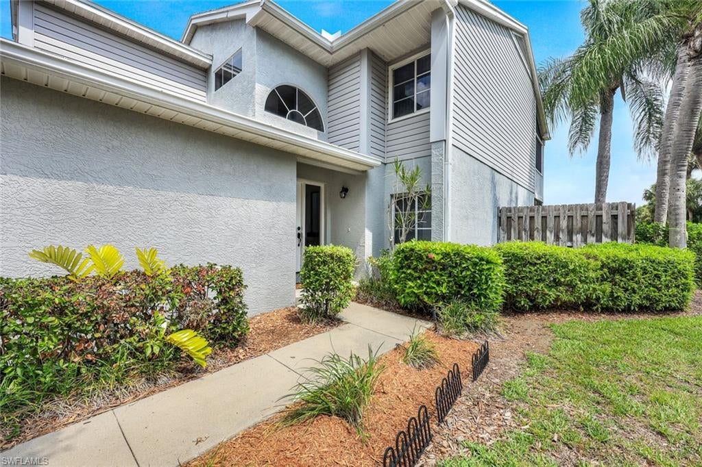 LAKESIDE CARRIAGE HOMES - Residential