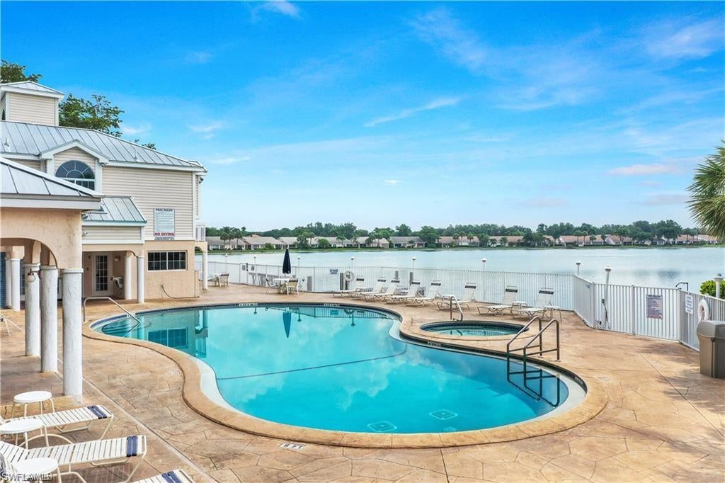 LAKESIDE CARRIAGE HOMES - Residential