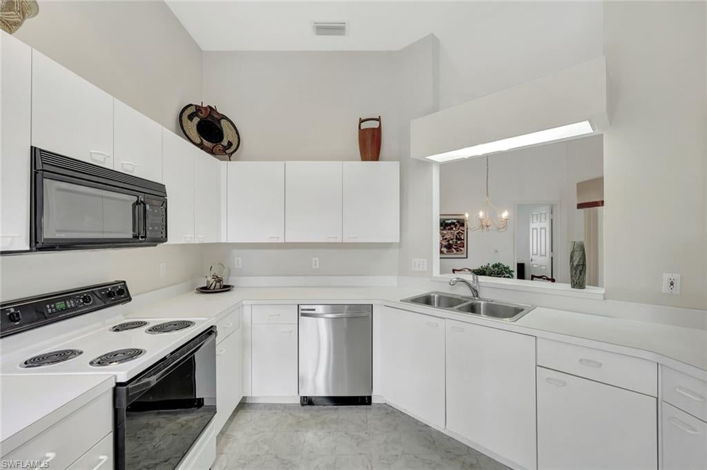 LAKESIDE CARRIAGE HOMES - Residential