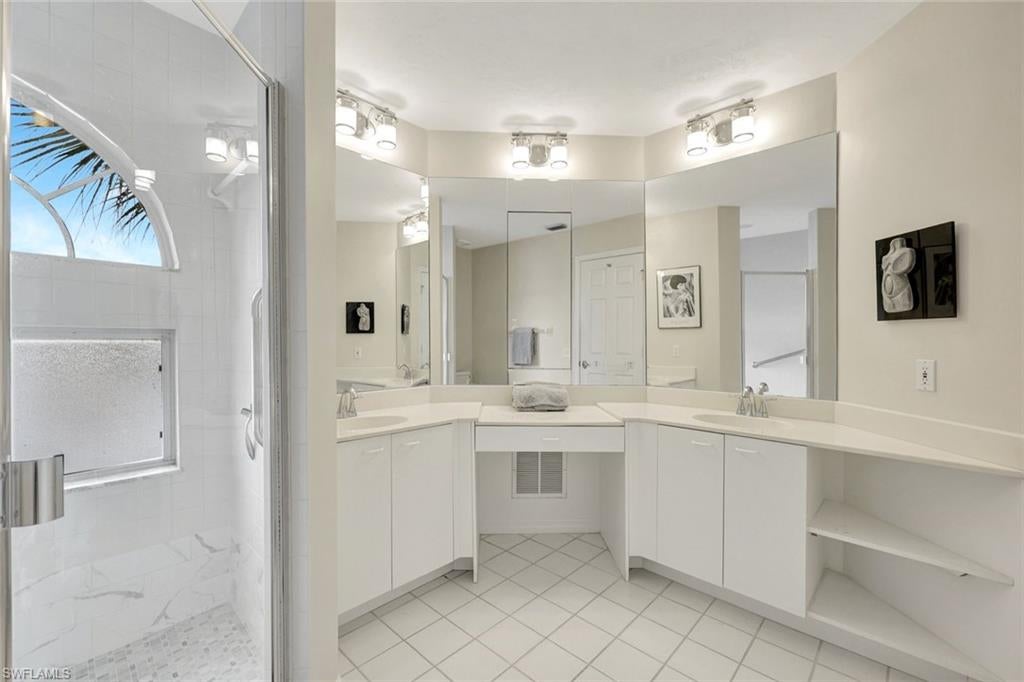 LAKESIDE CARRIAGE HOMES - Residential