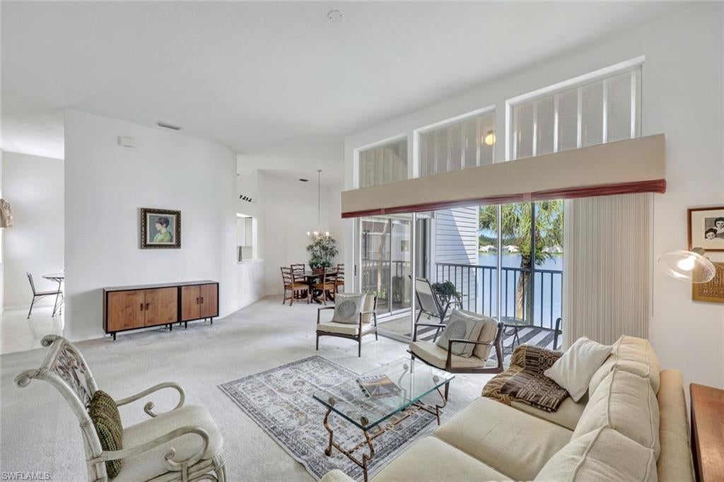 LAKESIDE CARRIAGE HOMES - Residential