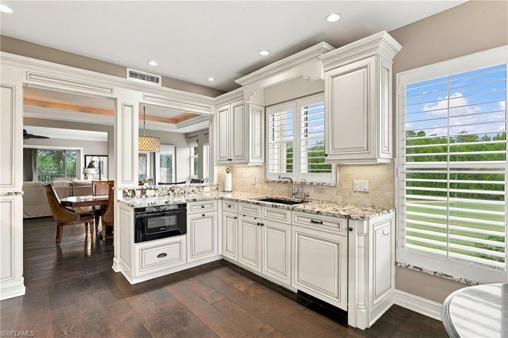 WINDWARD CAY - Residential