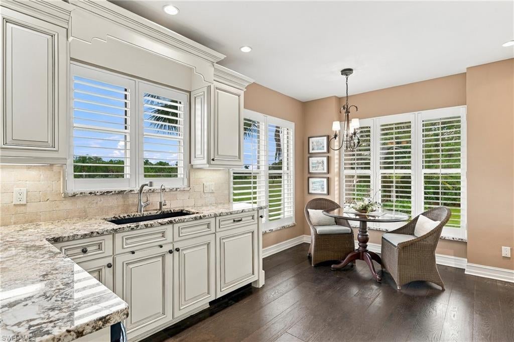 WINDWARD CAY - Residential