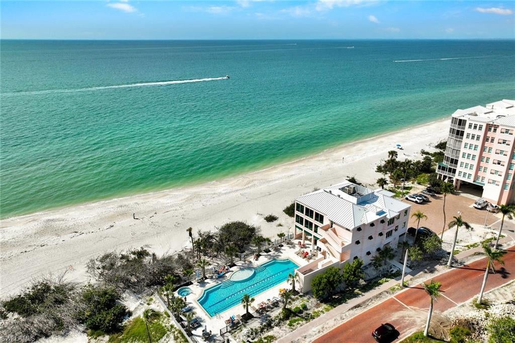 BAREFOOT BEACH CLUB - Residential