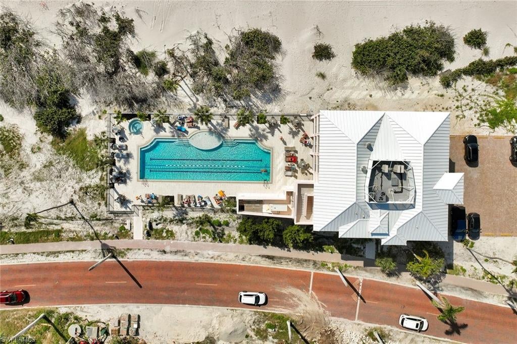 BAREFOOT BEACH CLUB - Residential