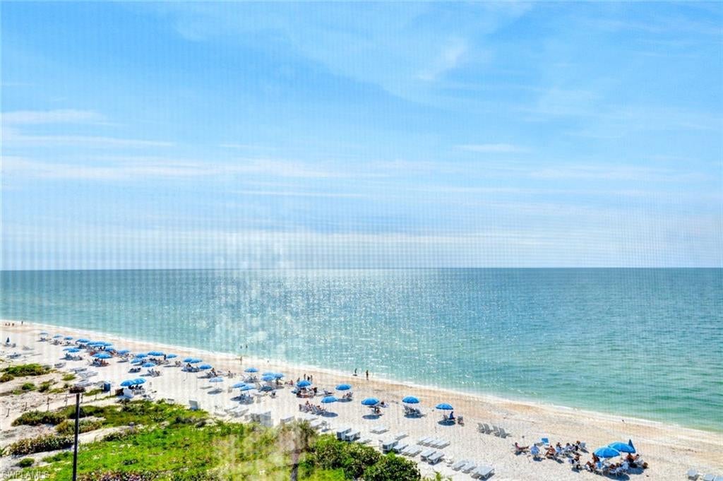 BAREFOOT BEACH CLUB - Residential