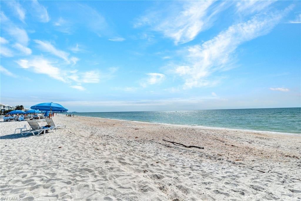 BAREFOOT BEACH CLUB - Residential