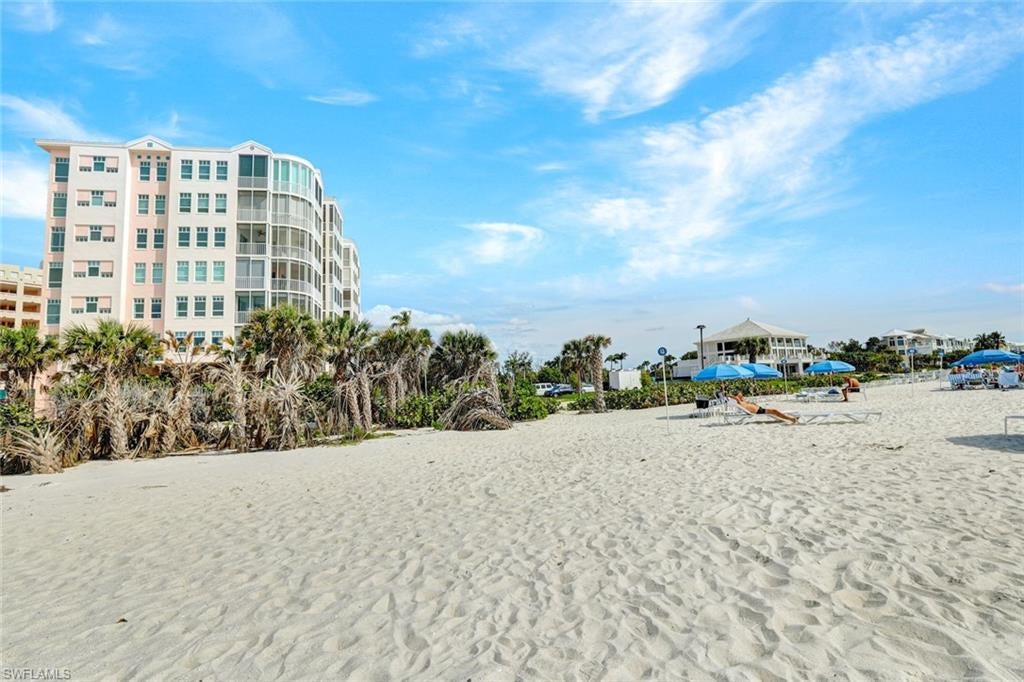 BAREFOOT BEACH CLUB - Residential