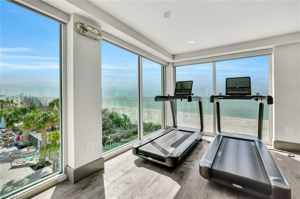 BAREFOOT BEACH CLUB - Residential