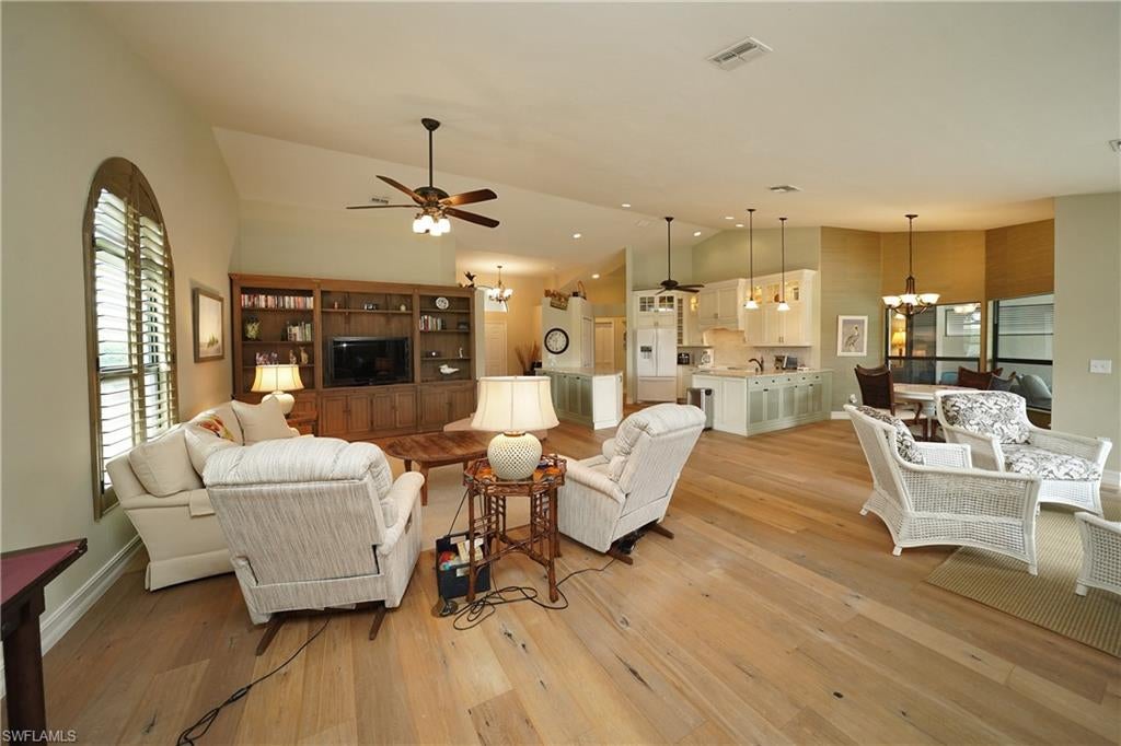 OLDE HICKORY GOLF & COUNTRY CLUB - Residential