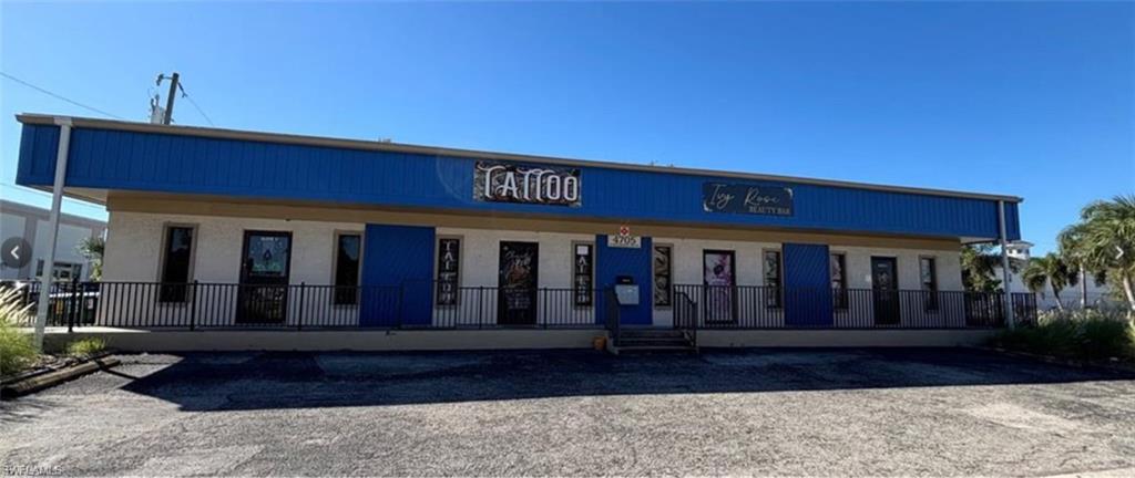 Spacious Office Space located in the heart of Downtown Cape Coral just off Cape Coral Pkwy.  Parking is Limited. Water and Trash are Included in the Monthly Rent. Available November 1st, 2026.