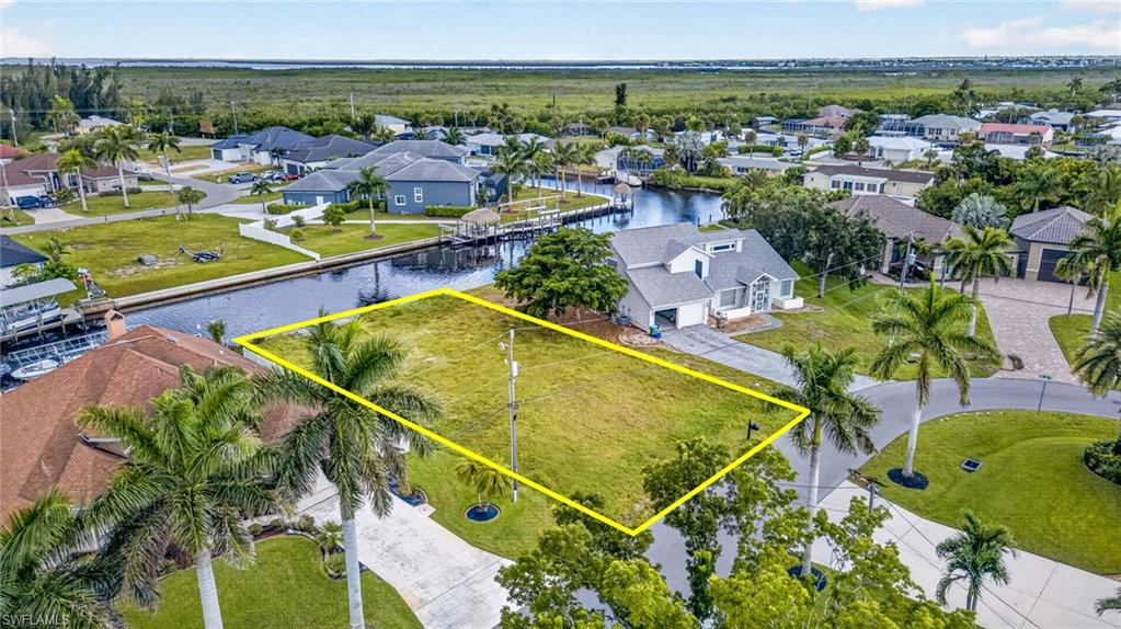 CAPE CORAL - Land