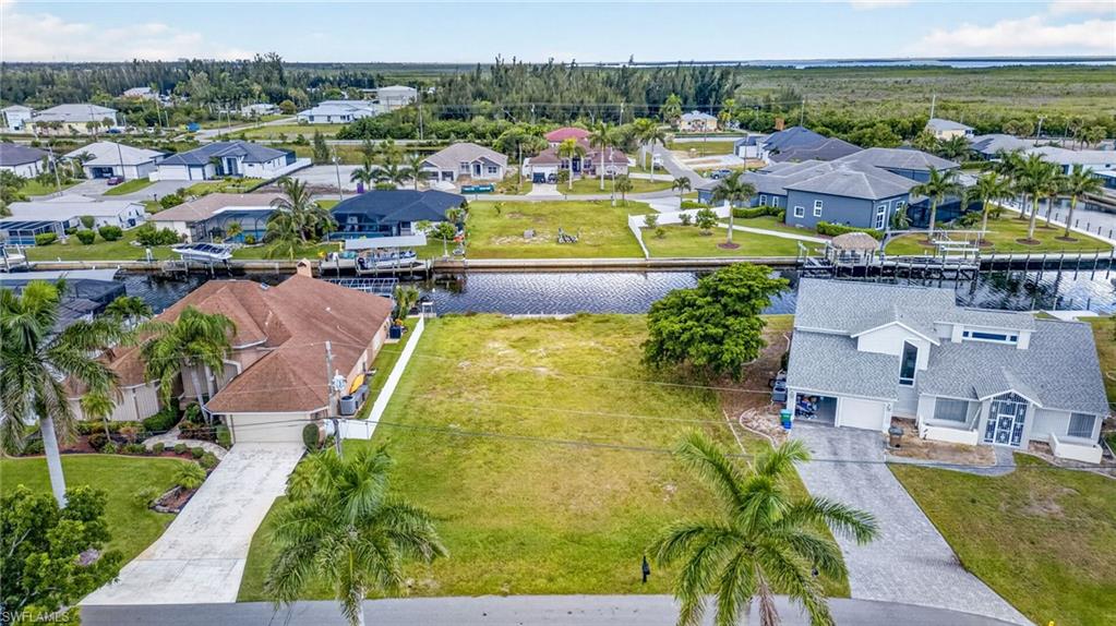 CAPE CORAL - Land