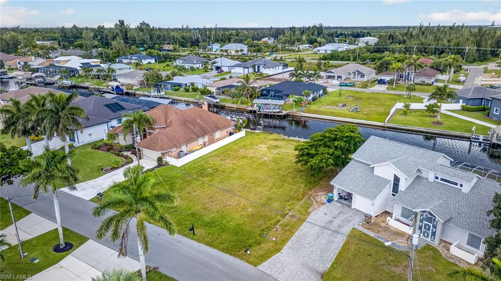 CAPE CORAL - Land