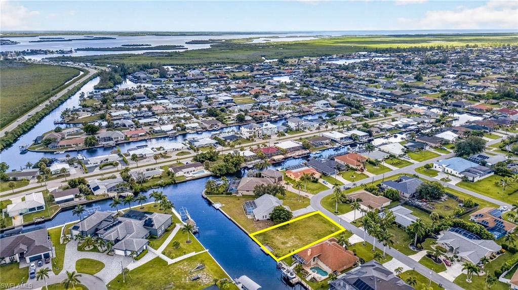 CAPE CORAL - Land