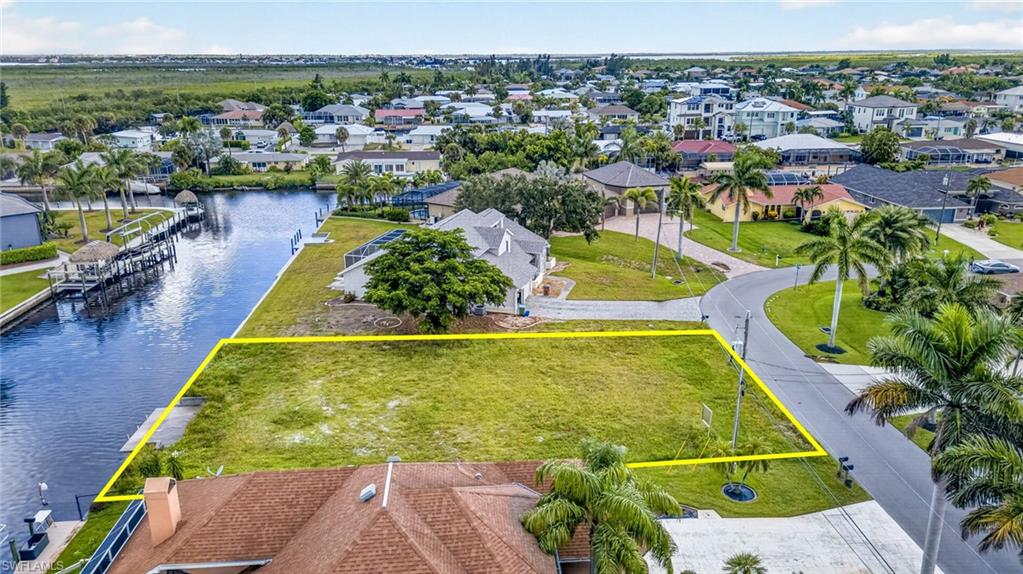 CAPE CORAL - Land