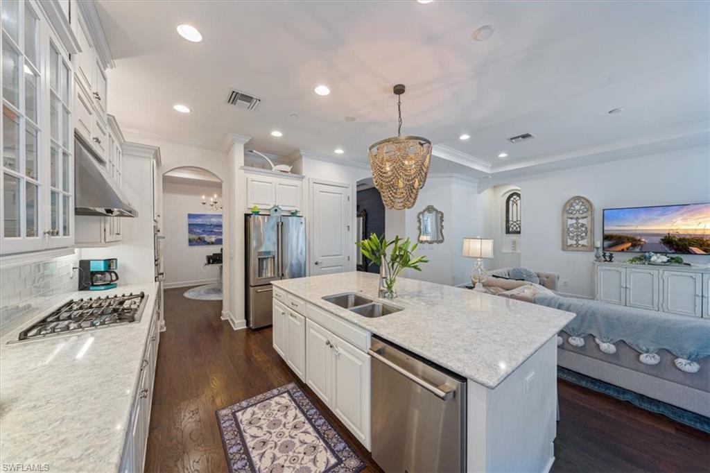 PEBBLE POINTE - Residential