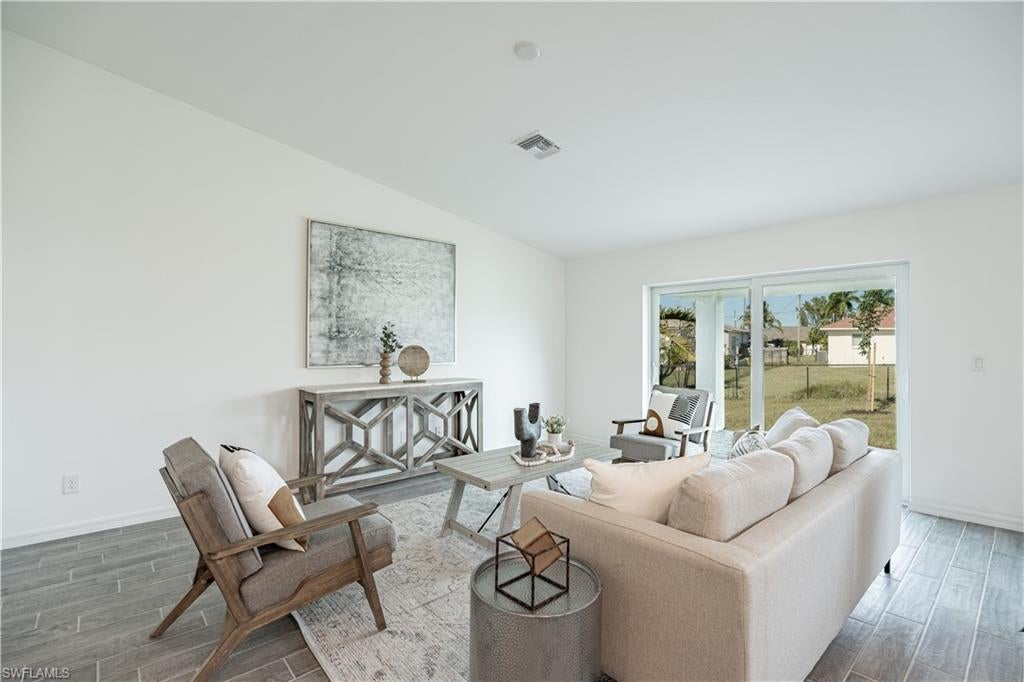 CAPE CORAL - Residential