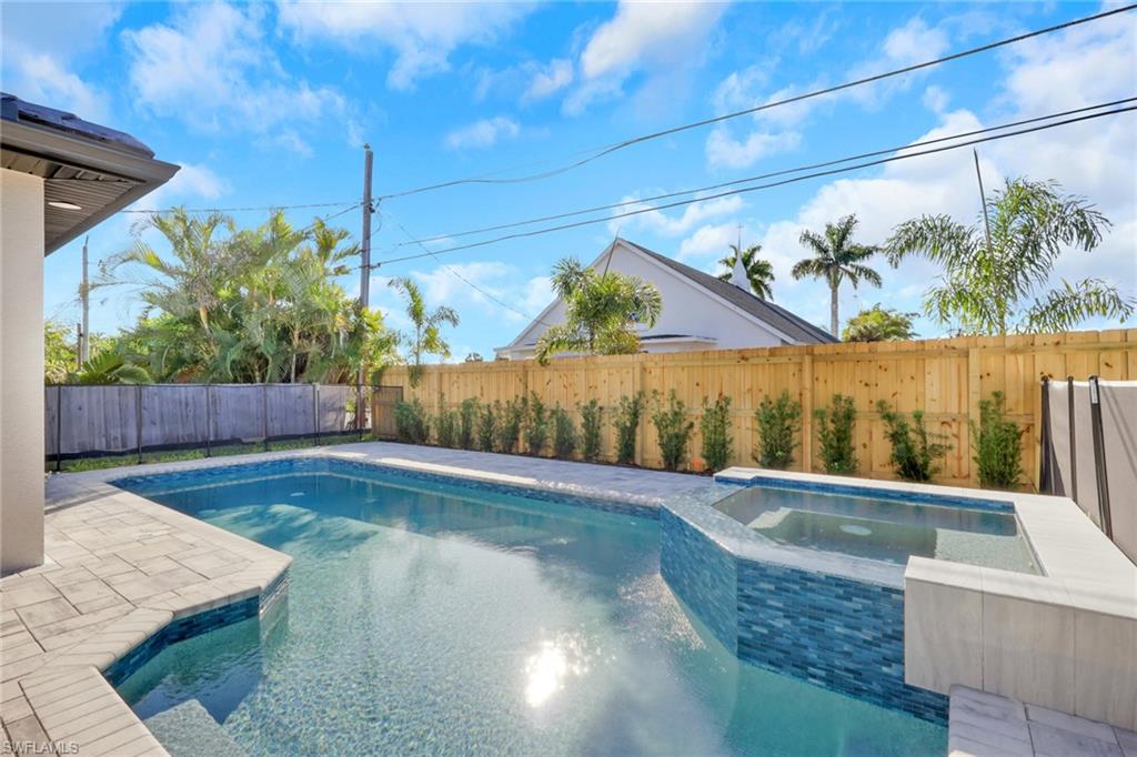 NAPLES PARK - Residential