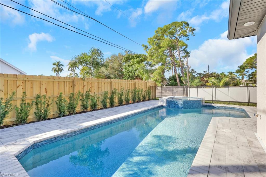 NAPLES PARK - Residential