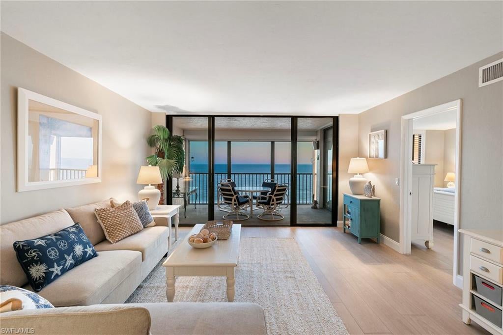 CAPER BEACH CLUB - Residential