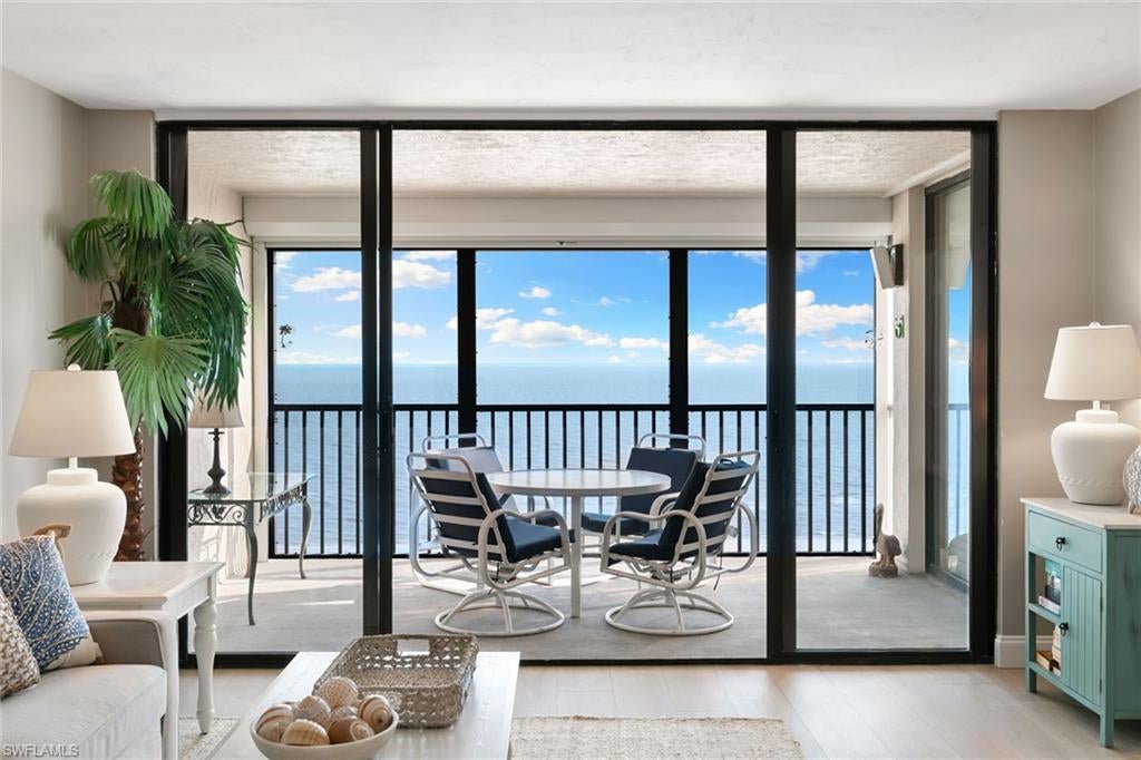 CAPER BEACH CLUB - Residential