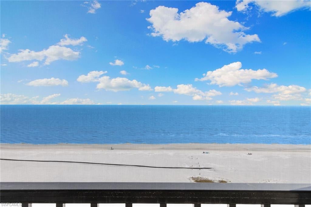 CAPER BEACH CLUB - Residential