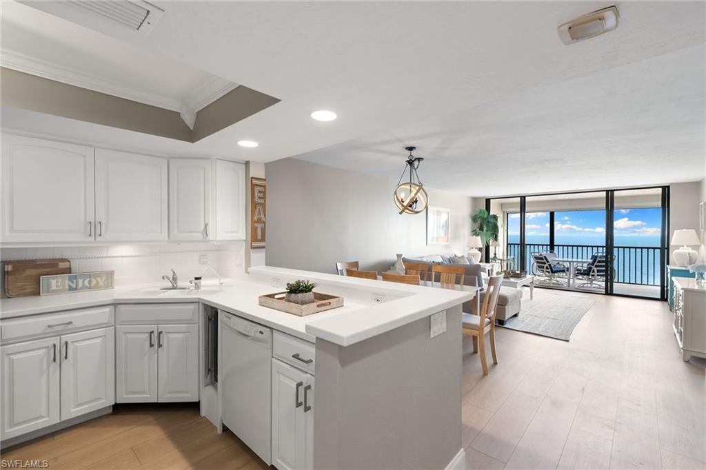 CAPER BEACH CLUB - Residential