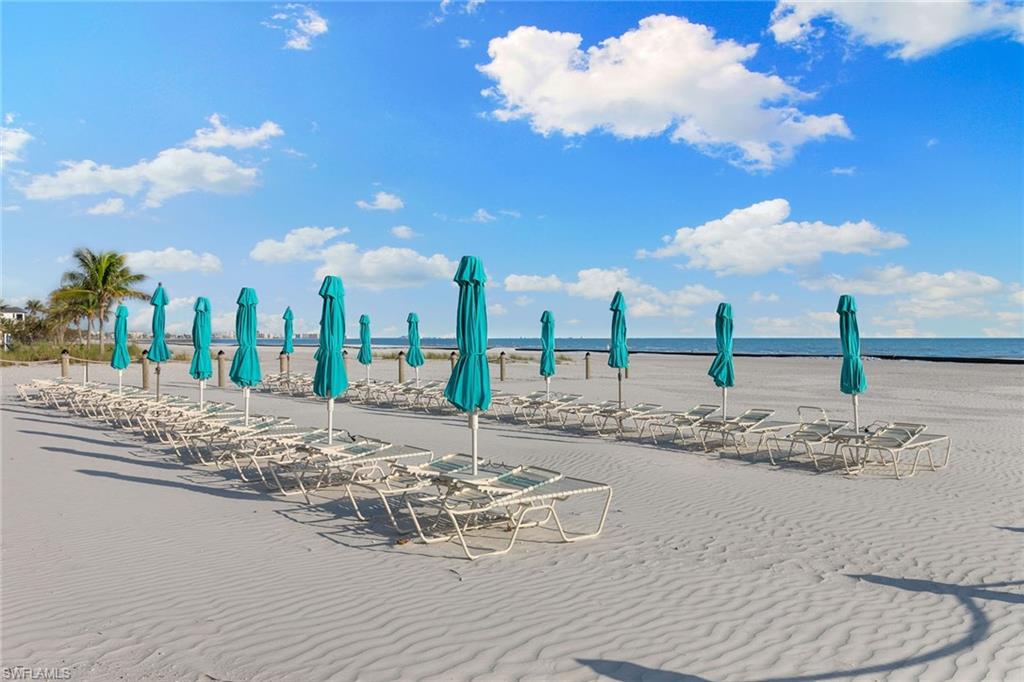 CAPER BEACH CLUB - Residential