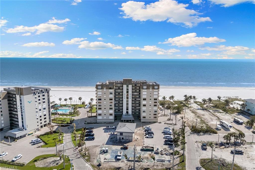CAPER BEACH CLUB - Residential
