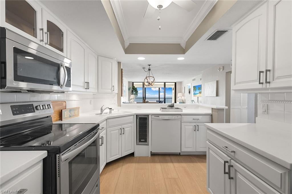 CAPER BEACH CLUB - Residential