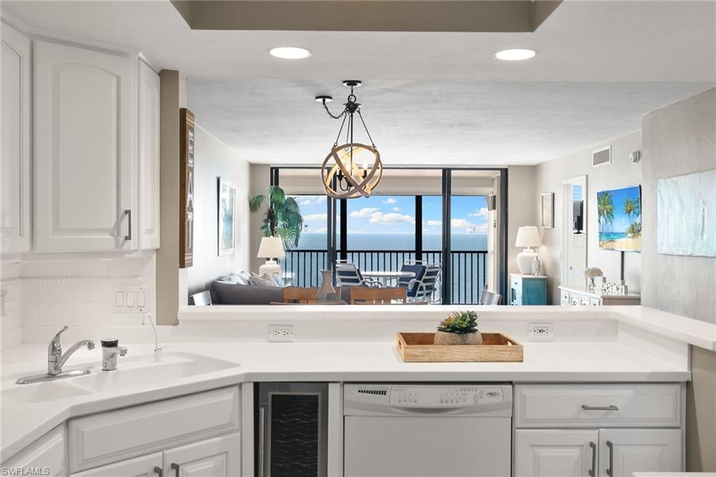 CAPER BEACH CLUB - Residential