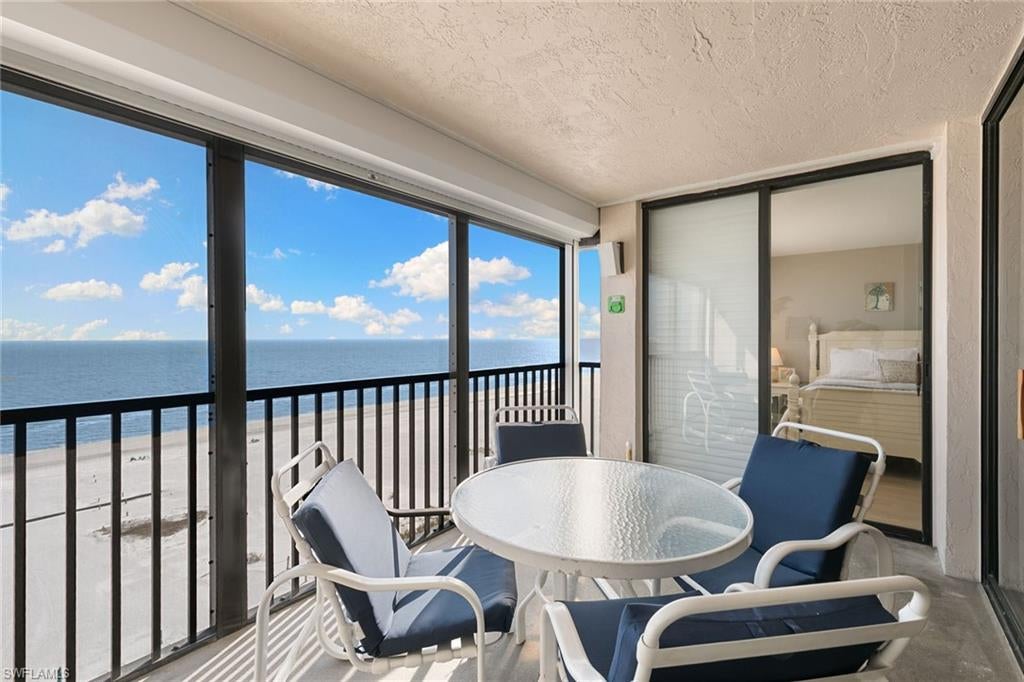 CAPER BEACH CLUB - Residential
