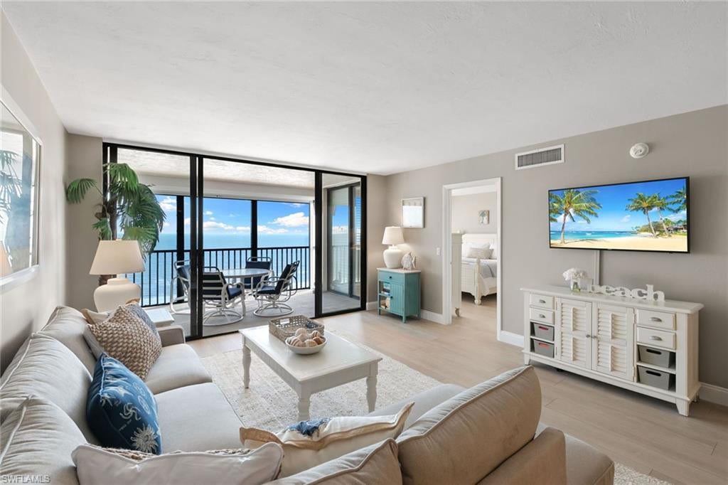 CAPER BEACH CLUB - Residential