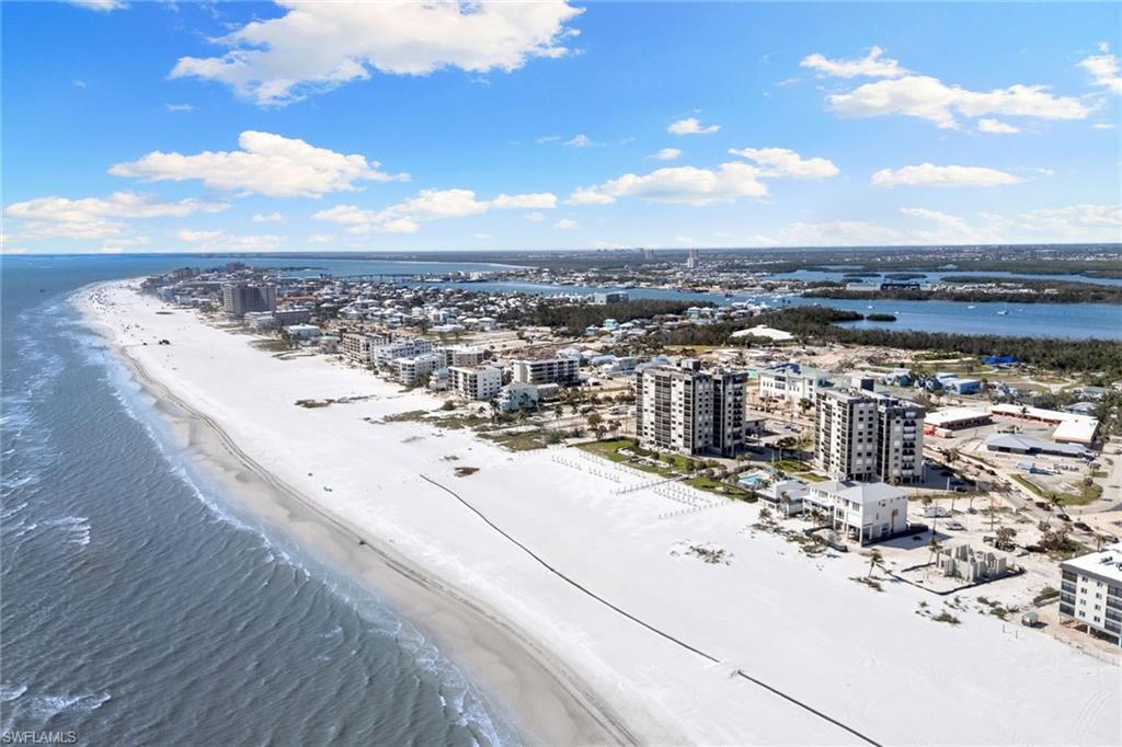 CAPER BEACH CLUB - Residential