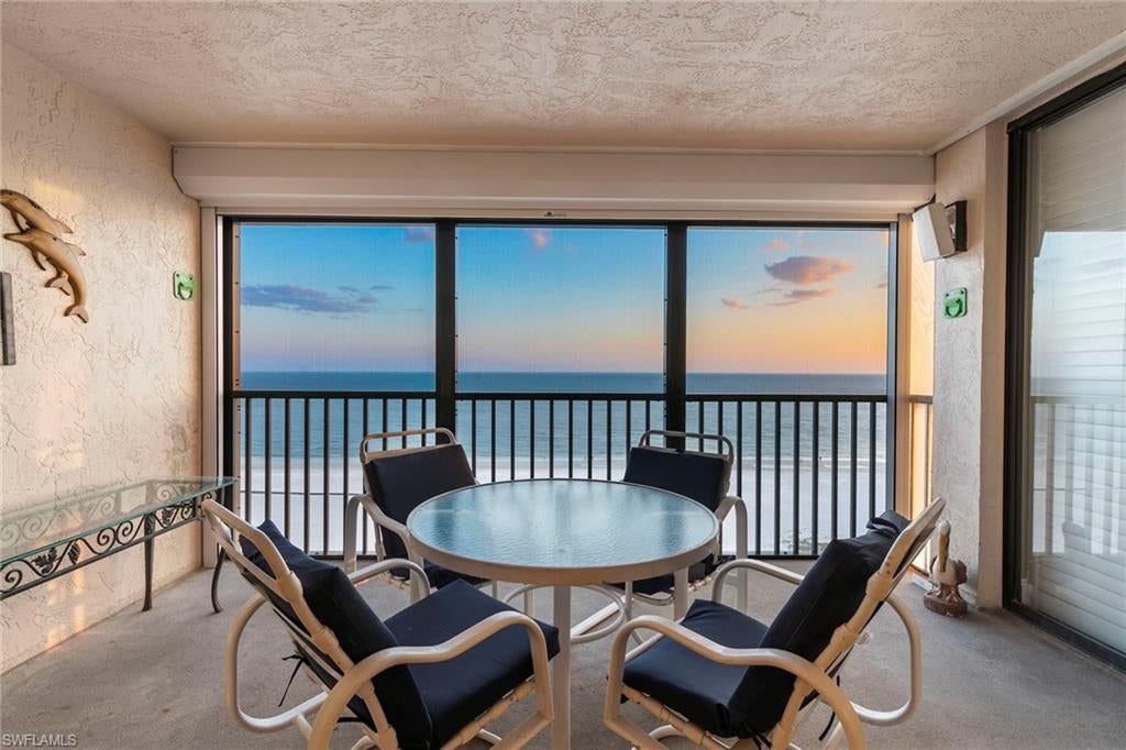 CAPER BEACH CLUB - Residential