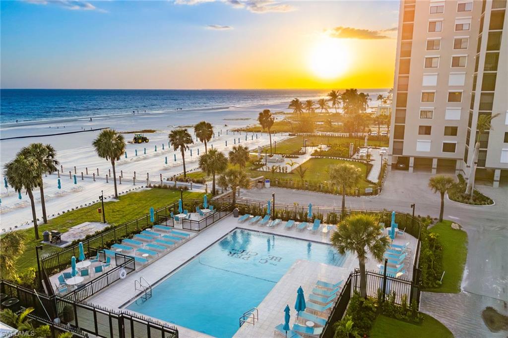 CAPER BEACH CLUB - Residential