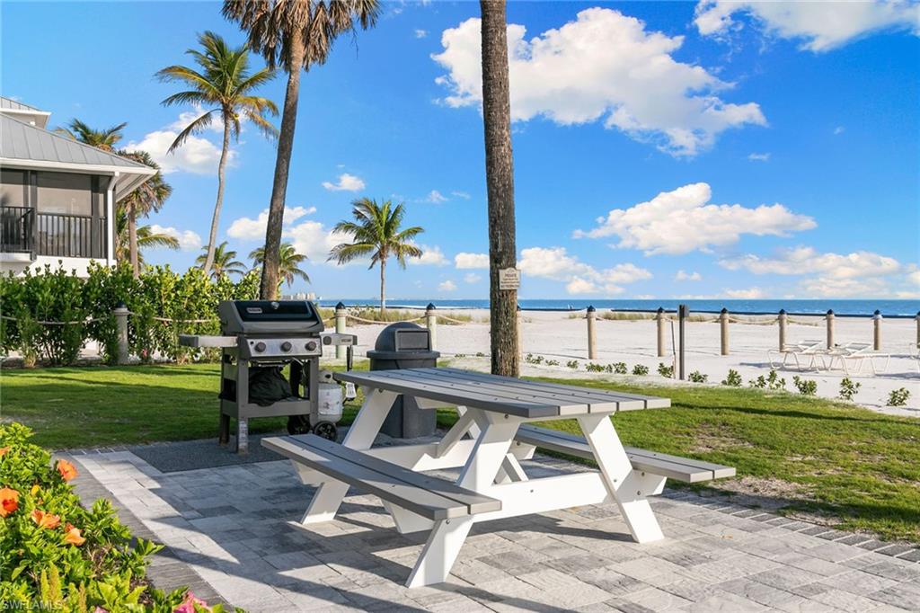 CAPER BEACH CLUB - Residential